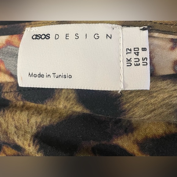 ASOS DESIGN halterneck maxi slip dress in animal
placement print NWT - Picture 10 of 10